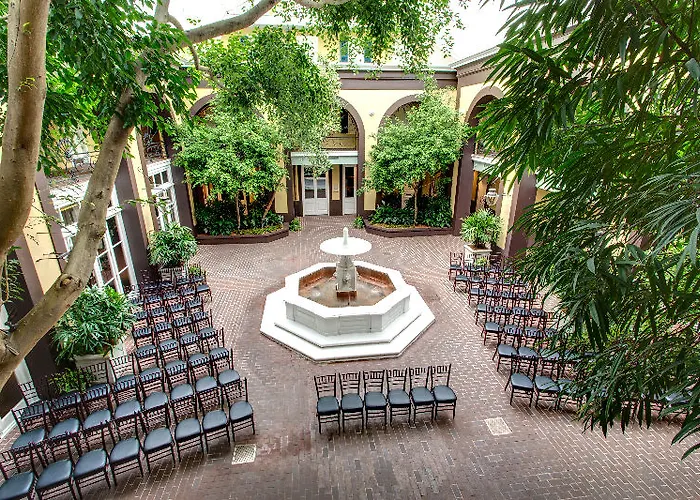 Saint Louis Hotel